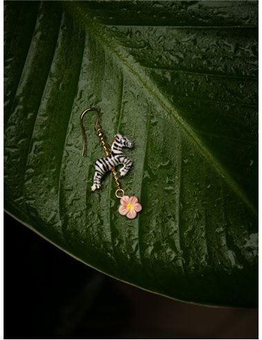 Pendiente cebra y flor