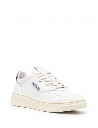 Sneaker piel detalle contraste