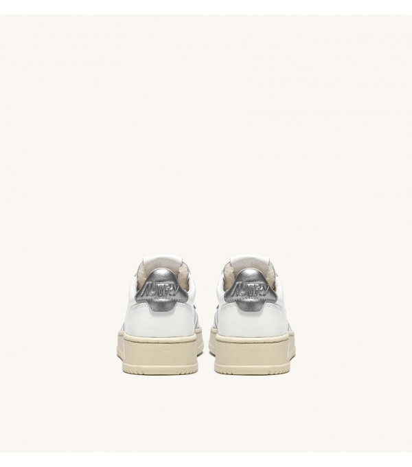 Sneaker piel detalle contraste